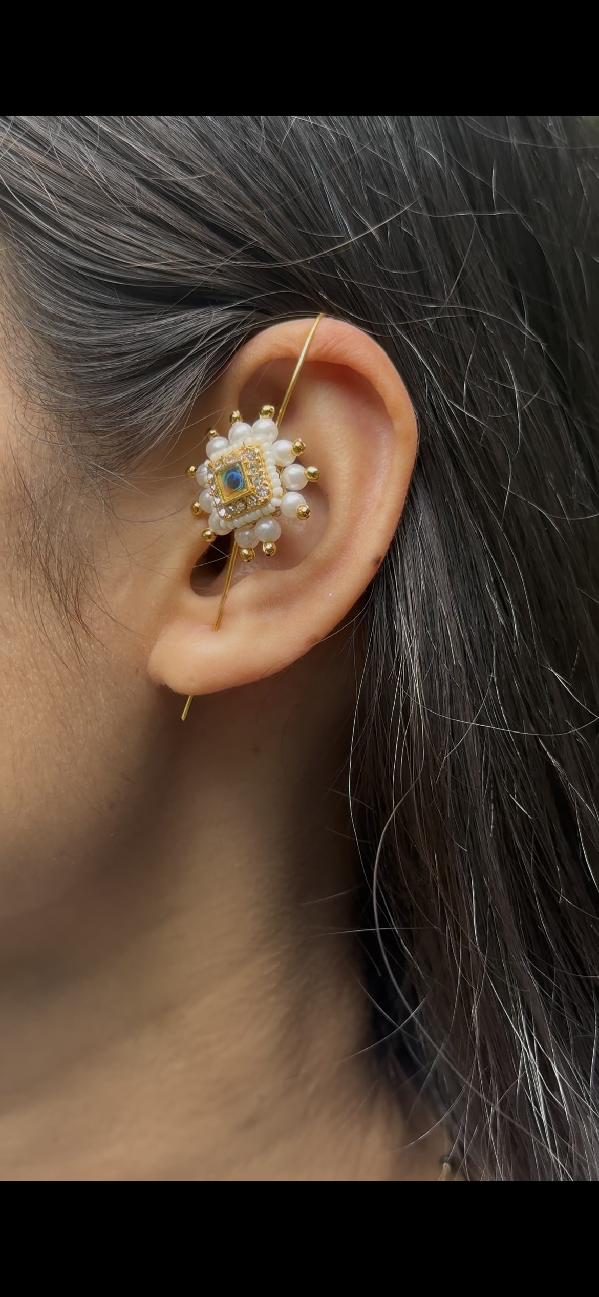 Royal Blue Radiance Pearl Ear Cuff